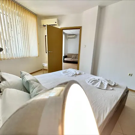 Lejlighedshotel Sunny Hills - Menada 3*